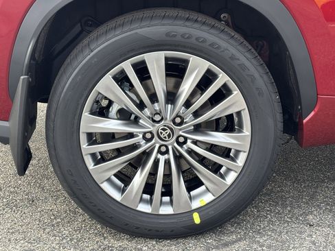 New 2026 Toyota Highlander Platinum image 5