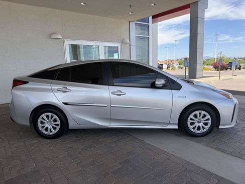 Used 2022 Toyota Prius LE FWD image 6