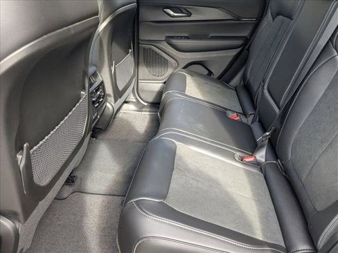 New 2025 Jeep Grand Cherokee Altitude image 16