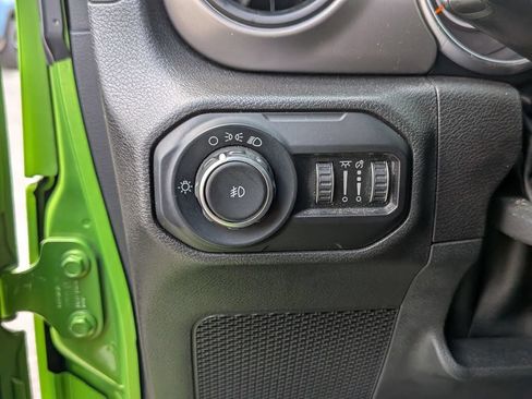 Used 2020 Jeep Wrangler Sport AWD/4WD image 18