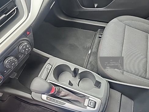 Used 2025 Chevrolet Trax RS w/ Sunroof Package image 17