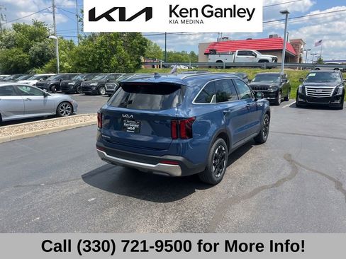 Certified 2024 Kia Sorento S w/ Panoramic Sunroof Package FWD image 11