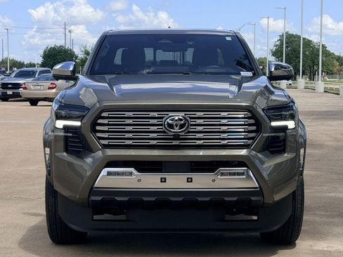 Used 2025 Toyota Tacoma Limited AWD/4WD image 3