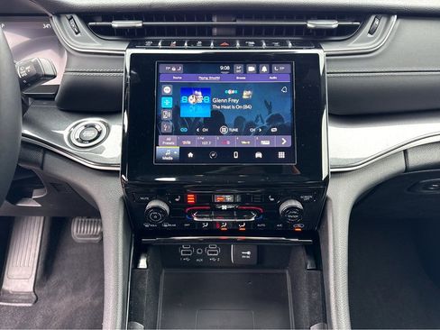 Used 2021 Jeep Grand Cherokee L Laredo image 23