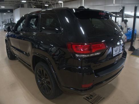 Used 2018 Jeep Grand Cherokee Altitude AWD/4WD image 3