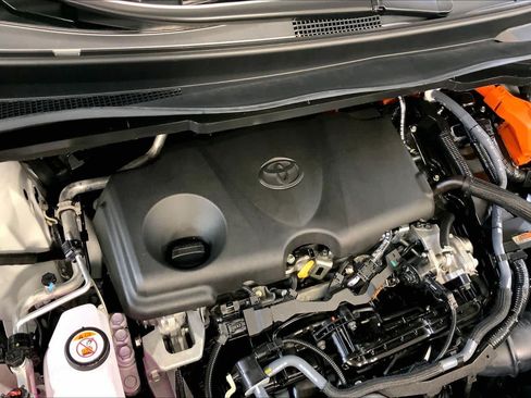 Used 2025 Toyota Sienna Platinum AWD/4WD image 31