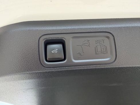 Used 2023 Ford Expedition XLT RWD image 26