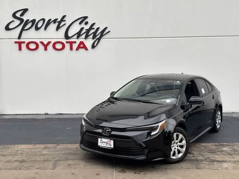 Used 2026 Toyota Corolla LE image 1