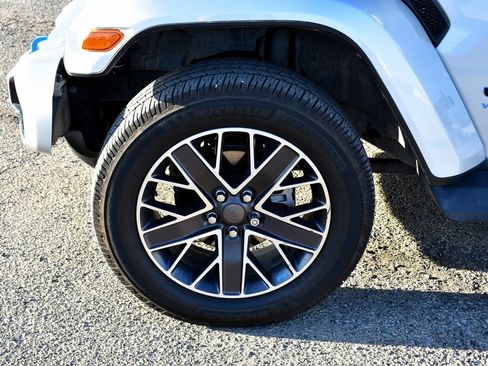 Used 2022 Jeep Wrangler Unlimited Sahara image 6