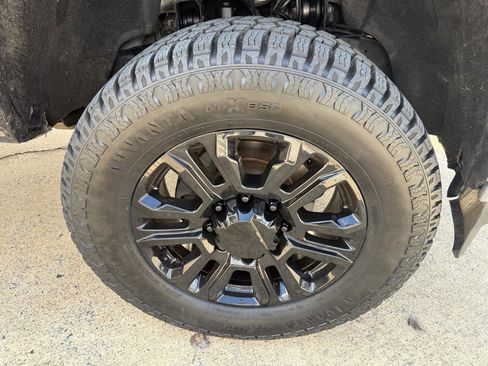 Used 2015 Chevrolet Silverado 2500 LT w/ LT Convenience Package image 12