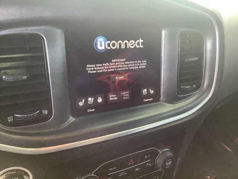 Used 2017 Dodge Charger R/T RWD image 16
