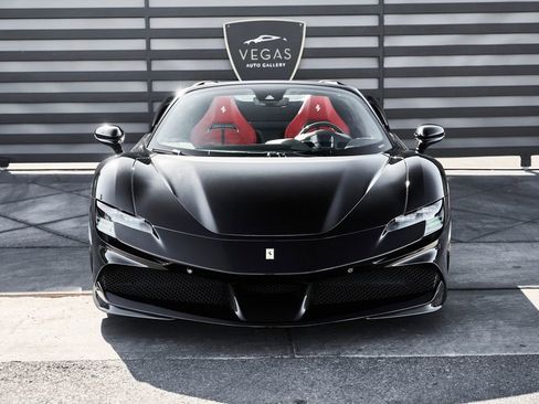 Used 2024 Ferrari SF90 Spider image 18