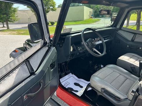 Used 1995 Jeep Wrangler Rio Grande AWD/4WD image 10