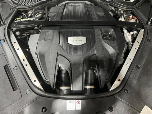 Used 2020 Porsche Panamera 4S image 44