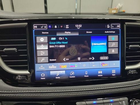 New 2026 Chrysler Pacifica Select image 18