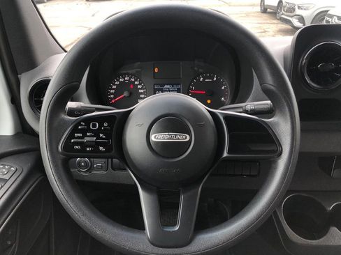 Used 2019 Freightliner Sprinter 2500 w/ Driver Convenience Package RWD image 11