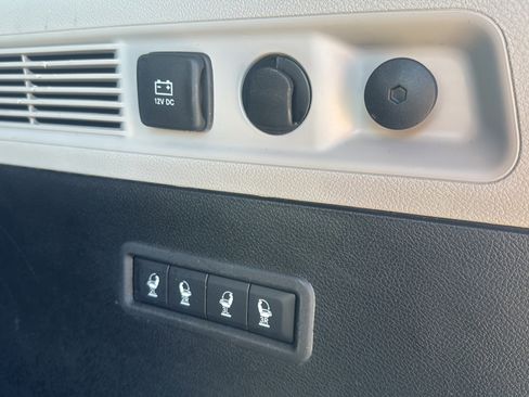 Used 2023 Jeep Wagoneer Series III w/ Premium Group I image 32