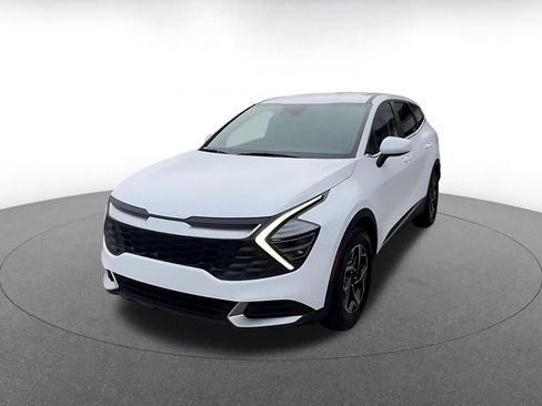 Used 2025 Kia Sportage LX image 8