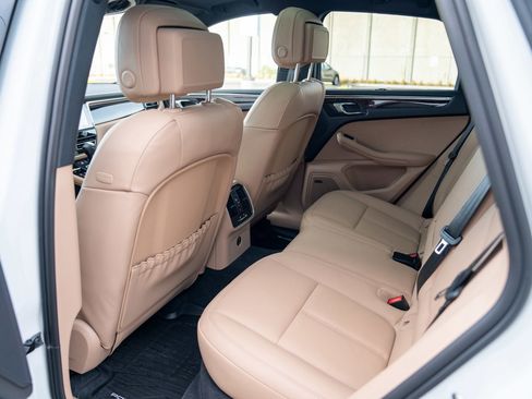 New 2026 Porsche Macan image 23