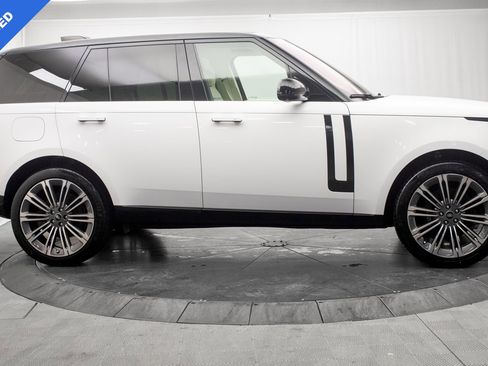 Used 2023 Land Rover Range Rover SE AWD/4WD image 2