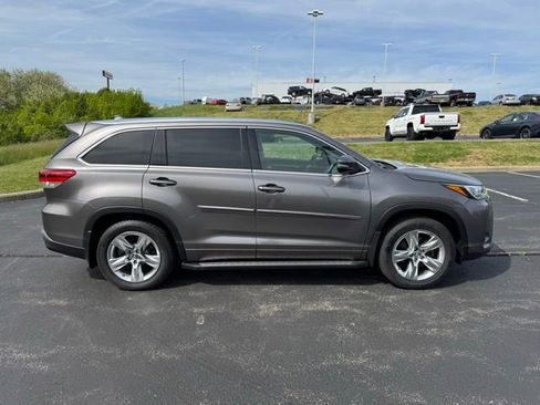 Used 2018 Toyota Highlander Limited AWD/4WD image 2