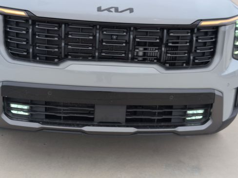 Certified 2025 Kia Sorento SX image 9