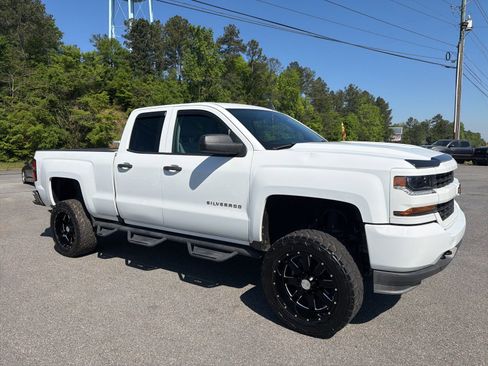 Used 2018 Chevrolet Silverado 1500 Custom w/ Custom Value Package image 3