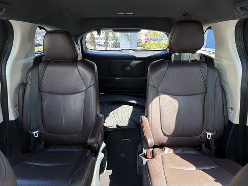 Used 2024 Toyota Sienna Platinum image 12