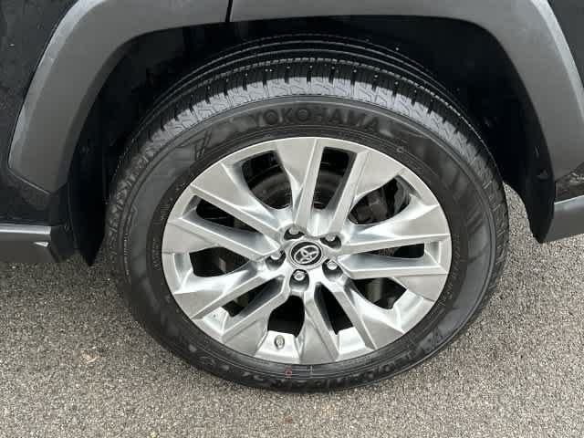 Used 2019 Toyota RAV4 Limited w/ Advanced Technology Package AWD/4WD image 5