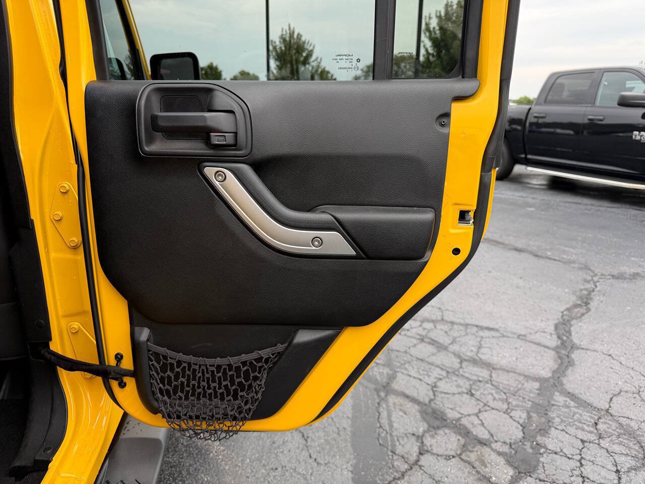 Used 2015 Jeep Wrangler Unlimited Rubicon w/ Connectivity Group AWD/4WD image 23
