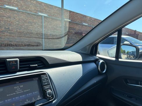 Used 2025 Nissan Versa SV FWD image 33