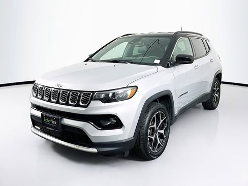 Used 2025 Jeep Compass Limited image 3