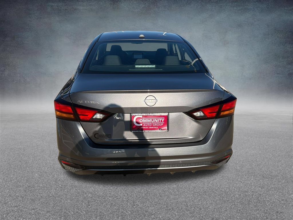 Used 2025 Nissan Altima 2.5 SV FWD image 4