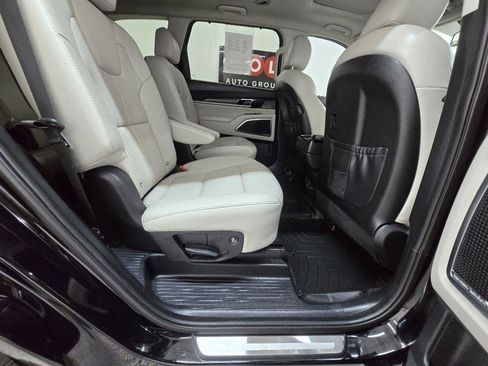 Used 2020 Kia Telluride SX w/ Towing Package FWD image 17