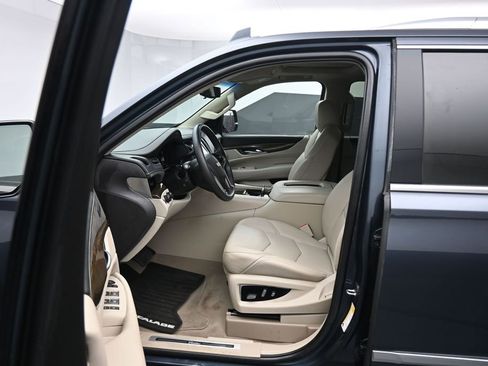 Used 2019 Cadillac Escalade Premium Luxury AWD/4WD image 12