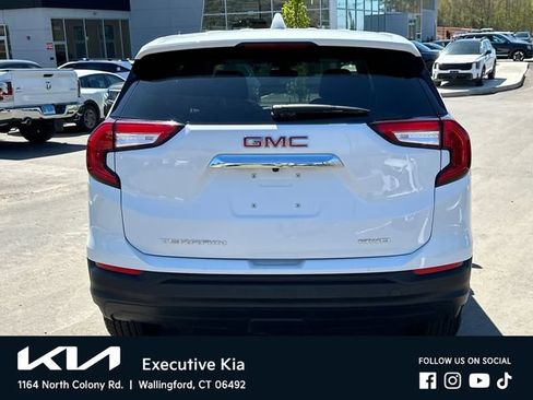 Used 2024 GMC Terrain SLE AWD/4WD image 3