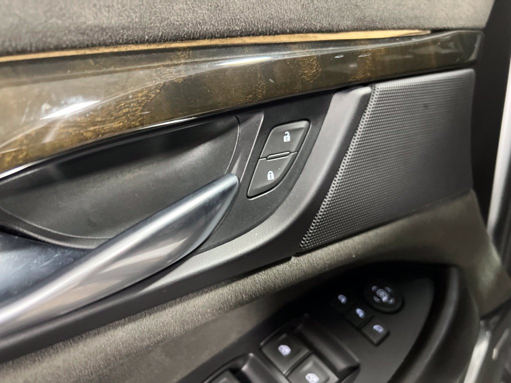 Used 2019 Cadillac Escalade Platinum AWD/4WD image 26