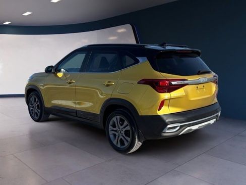 Certified 2022 Kia Seltos S image 3