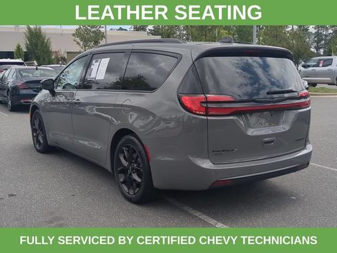 Used 2025 Chrysler Pacifica Limited FWD image 9