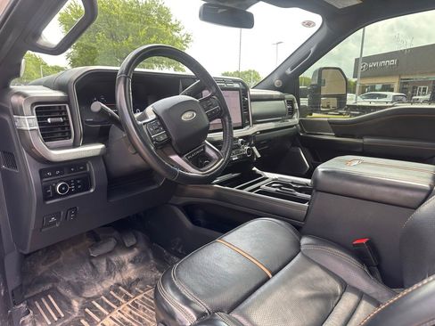 Used 2024 Ford F250 Platinum image 23