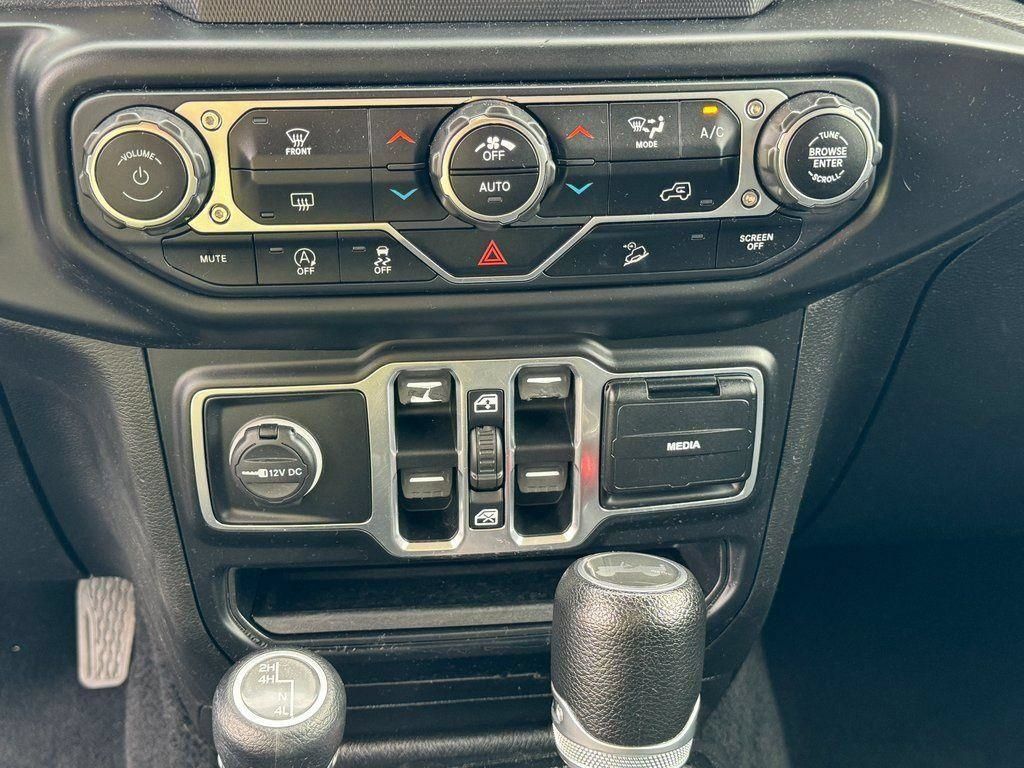 Used 2020 Jeep Wrangler Unlimited Sahara AWD/4WD image 34