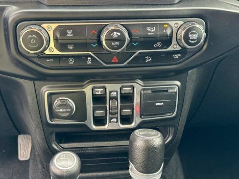 Used 2020 Jeep Wrangler Unlimited Sahara AWD/4WD image 34