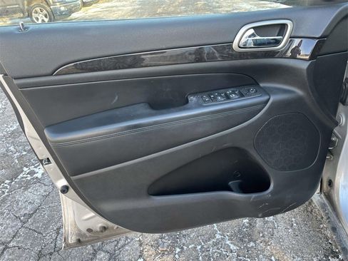 Used 2013 Jeep Grand Cherokee Laredo image 17