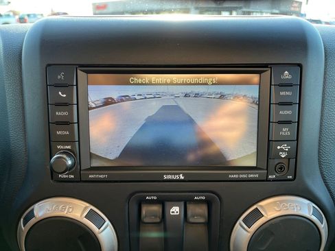 Used 2016 Jeep Wrangler Sahara image 26