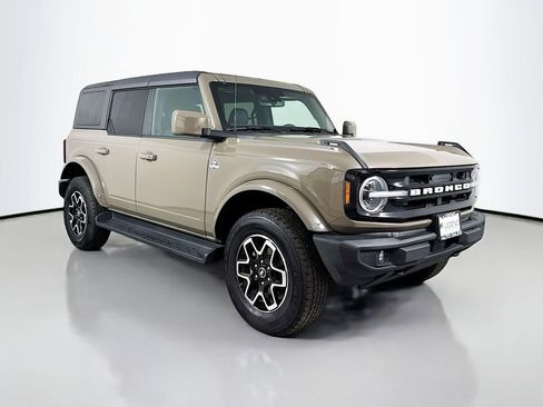 Used 2025 Ford Bronco Outer Banks AWD/4WD image 3