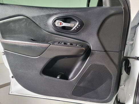 Used 2022 Jeep Cherokee Trailhawk w/ Sound & Nav Group image 32