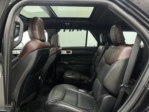 Used 2020 Ford Explorer Platinum w/ Premium Technology Package AWD/4WD image 29
