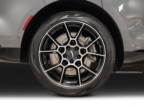 Used 2021 Aston Martin DBX image 27