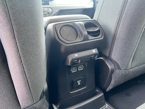 Used 2025 Jeep Wrangler Sahara image 20