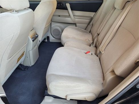 Used 2013 Toyota Highlander FWD image 18